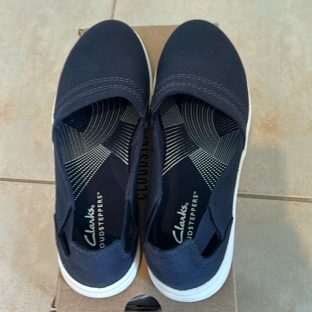 Clarks Cloudsteppers Slip-On Sneakers Navy Women's NWT Size 6.5